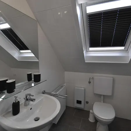 Nr 28 - Am Yachthafen *