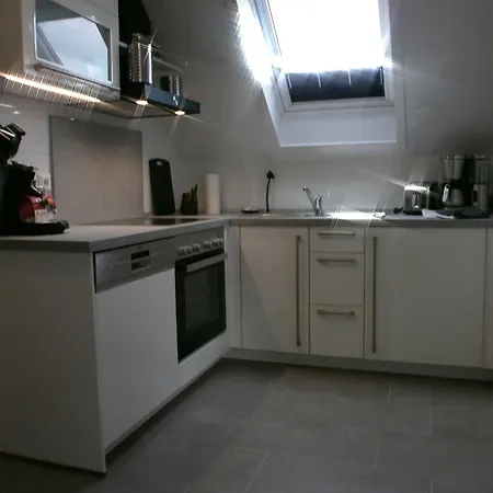 Nr 28 - Am Yachthafen *