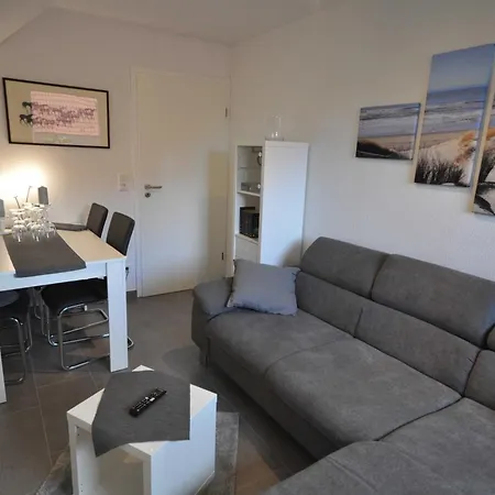 Nr 28 - Am Yachthafen Harlesiel